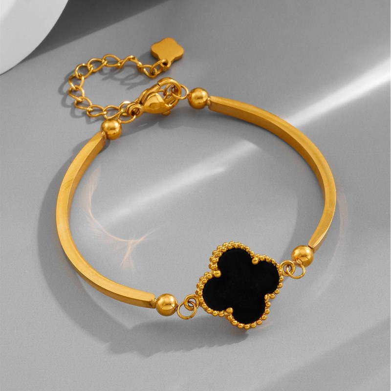 Cross-border bestseller four-leaf clover titanium steel bracelet for women, light luxury niche design pendant, simple and versatile, high-end feel bracelet