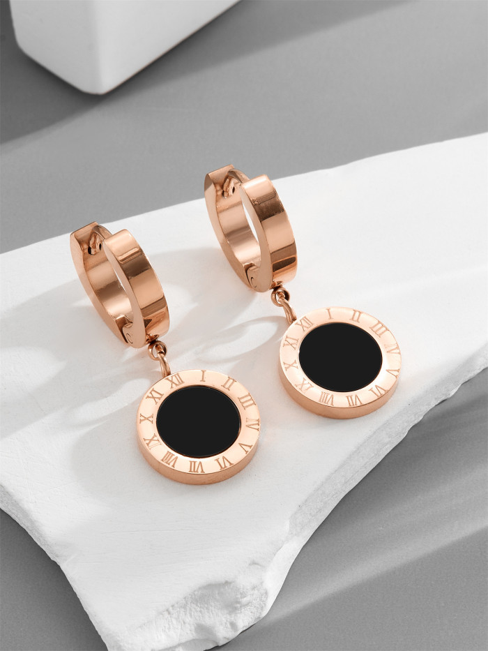 Elegant four-leaf clover earrings for women, 2020 new trendy Korean style, stylish and compact minimalist earrings