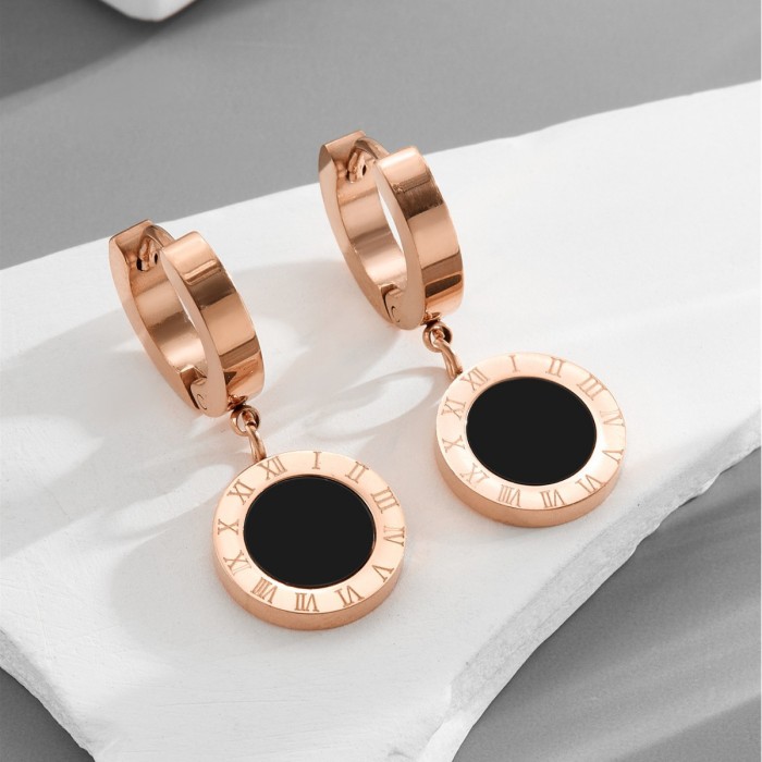 Elegant four-leaf clover earrings for women, 2020 new trendy Korean style, stylish and compact minimalist earrings