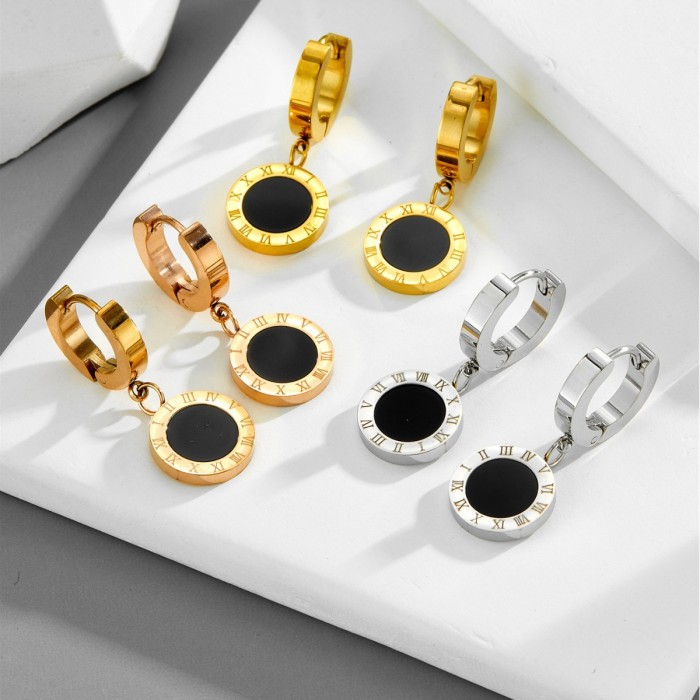 Elegant four-leaf clover earrings for women, 2020 new trendy Korean style, stylish and compact minimalist earrings