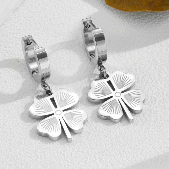 Fashionable niche design four-leaf clover earrings, heart-shaped necklace, choker, earrings, accessories, high-end earrings, jewelry