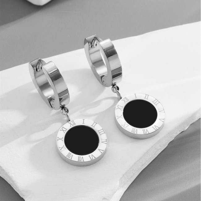 Elegant four-leaf clover earrings for women, 2020 new trendy Korean style, stylish and compact minimalist earrings