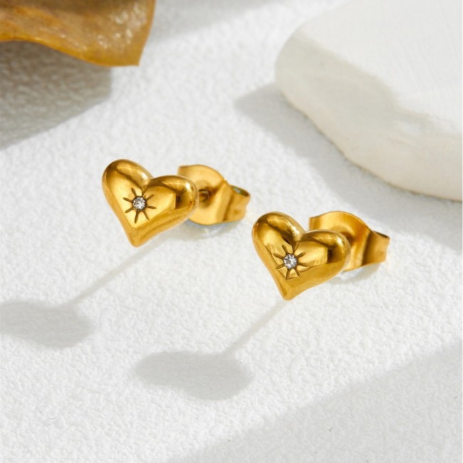 Red resin asymmetric heart earrings, simple and sweet peach heart earrings, high-end ins style earrings, women's jewelry