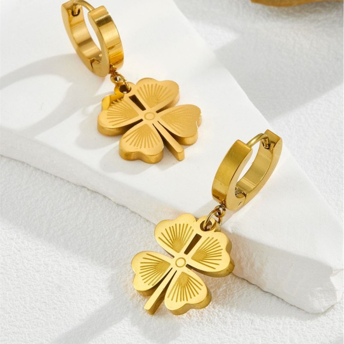 Fashionable niche design four-leaf clover earrings, heart-shaped necklace, choker, earrings, accessories, high-end earrings, jewelry