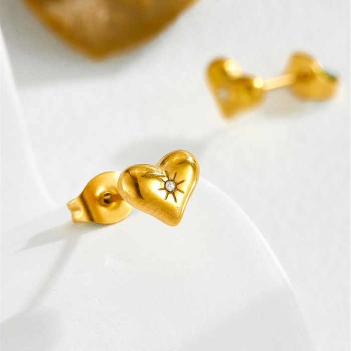 Red resin asymmetric heart earrings, simple and sweet peach heart earrings, high-end ins style earrings, women's jewelry