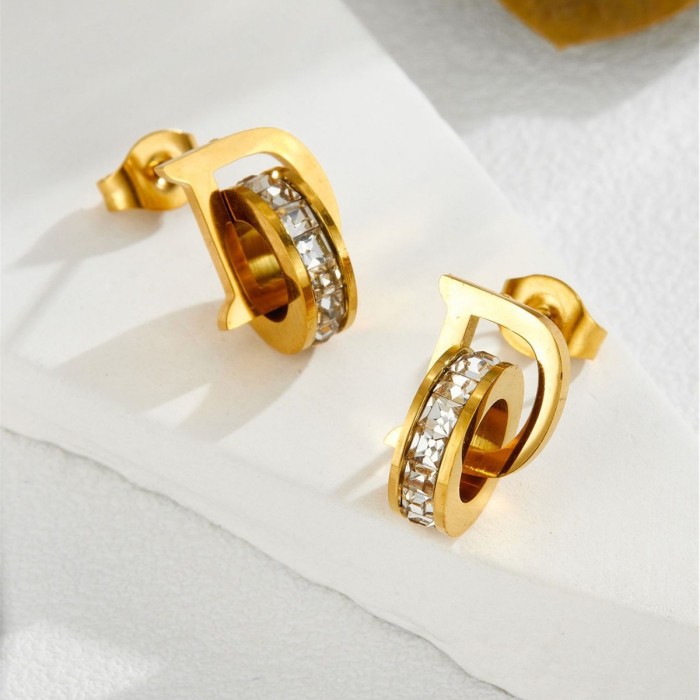 Non-fading earrings for women with letters, stylish and unique Korean version, fashionable titanium steel earrings, minimalist trendy internet celebrity ear accessories
