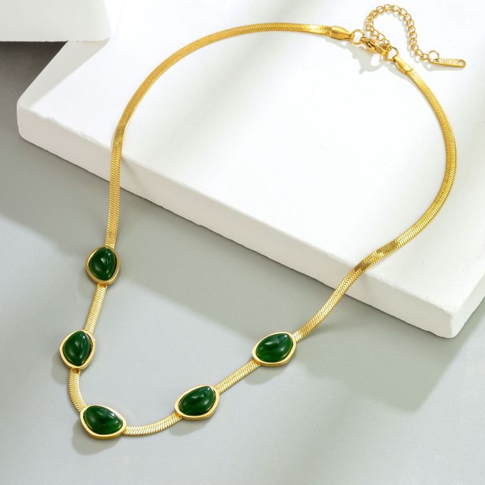 European and American high-end titanium steel blade chain vintage mung bean necklace, emerald necklace, light luxury, high-end fashion design