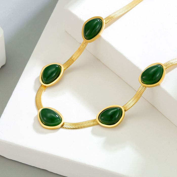 European and American high-end titanium steel blade chain vintage mung bean necklace, emerald necklace, light luxury, high-end fashion design