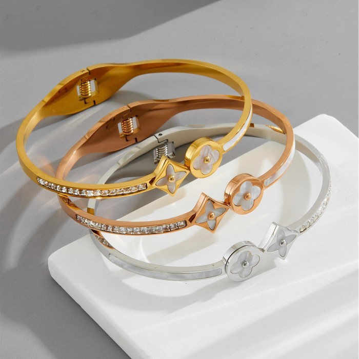 Korean-style fashionable four-leaf clover mother-of-pearl diamond-embellished bracelet, 18K gold-plated, light luxury ins minimalist design titanium steel women's bracelet
