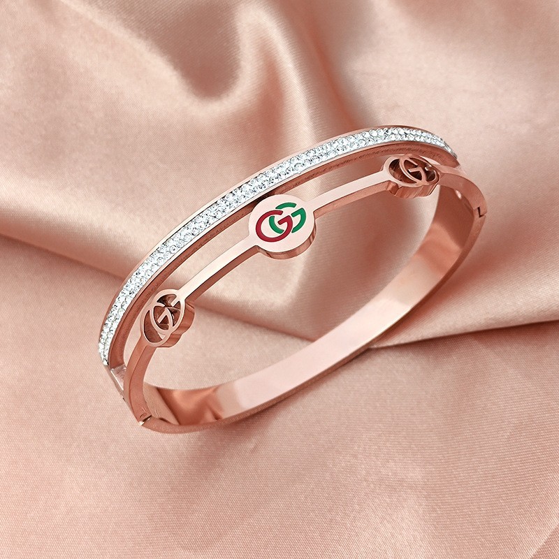 Gypsophila Red and Green Pattern Titanium Steel Bracelet for Women, High-End Rose Gold Anti-Itch Wristband, Jewelry Manufacturer Wholesale