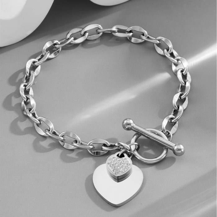 New bracelet accessories wholesale, European and American fashion, heart-shaped stainless steel jewelry, personalized OT clasp, high-end titanium steel bracelet