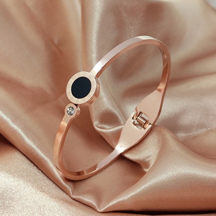 2024 New Korean Style 18k Rose Gold Open Black Shell Titanium Steel Roman Numeral Bracelet for Women, Versatile and Durable