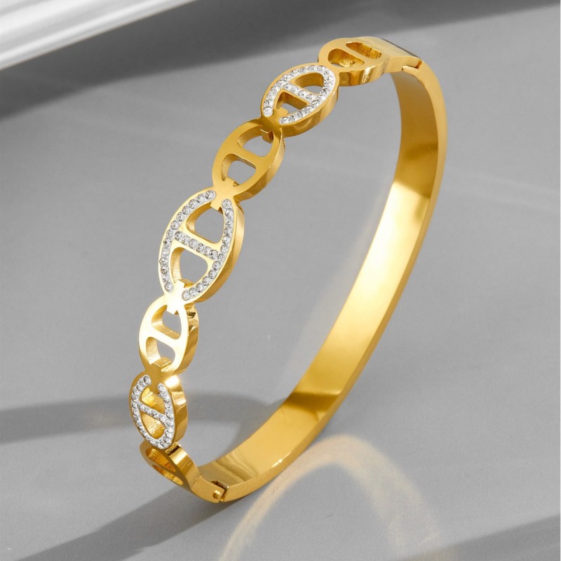 Luxurious high-quality pig nose bracelet with interlocking rings, simple and unique design, a versatile and stylish gift for friends