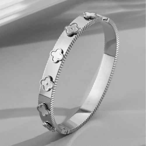 European and American fashion hot-selling four-leaf clover bracelet for women, 304 stainless steel, cross-border bestseller, versatile clasp bracelet wholesale