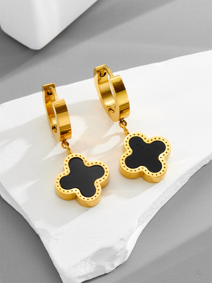 Korean-style Lucky Four-leaf Clover Titanium Steel Earrings, Simple and Versatile Short Earrings, Light Luxury 18K Go...