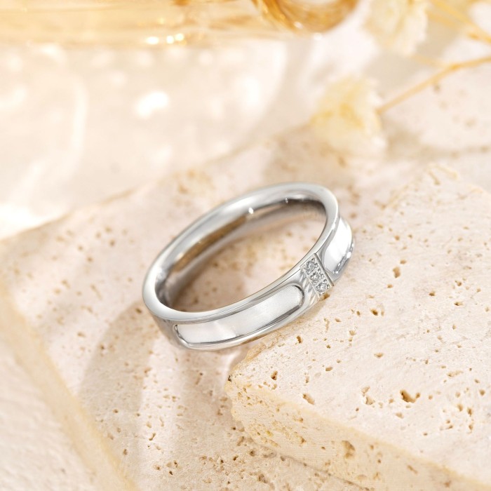 White Mother-of-pearl Three-diamond Titanium Steel Ring for Women, Niche Light Luxury Design, Fashionable and High-en...