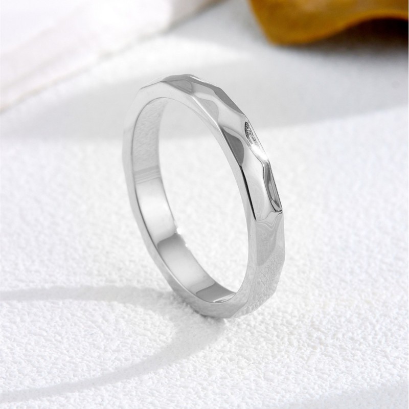 Exquisite ultra-shiny multi-faceted prismatic ring for women, simple and minimalist ins-style, with a high-end design, unique and niche, light luxury