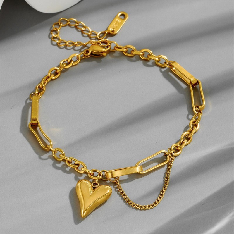 New European and American style heart-shaped bracelet for women, non-fading, fashionable and unique, made of titanium steel plated with 18K gold, simple heart-shaped jewelry