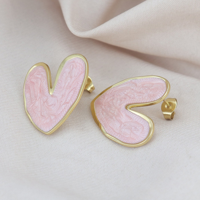 French-style vintage heart-shaped earrings for women, unique design with a high-end feel, stainless steel earrings, light luxury versatile studs