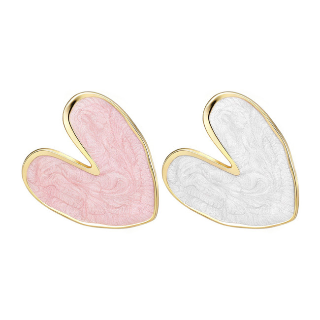 French-style vintage heart-shaped earrings for women, unique design with a high-end feel, stainless steel earrings, light luxury versatile studs