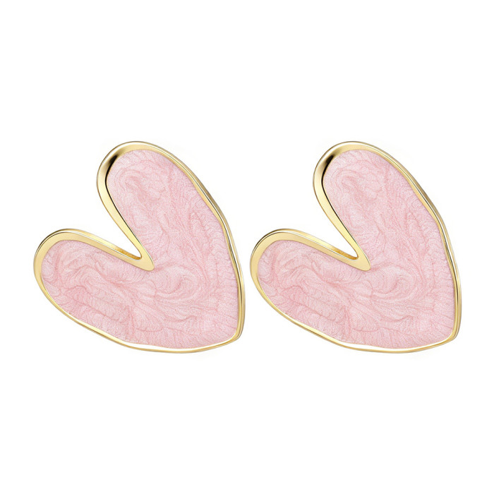 French-style vintage heart-shaped earrings for women, unique design with a high-end feel, stainless steel earrings, light luxury versatile studs