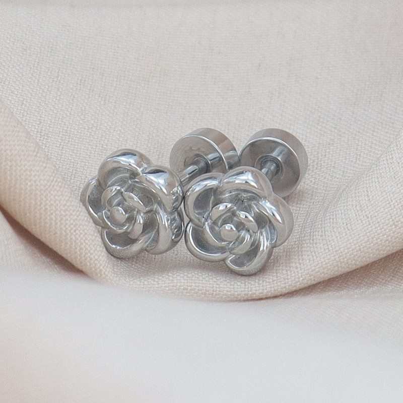 Titanium steel rose flower earrings for women, simple, fashionable, versatile, high-end earrings, stainless steel earrings with a niche design