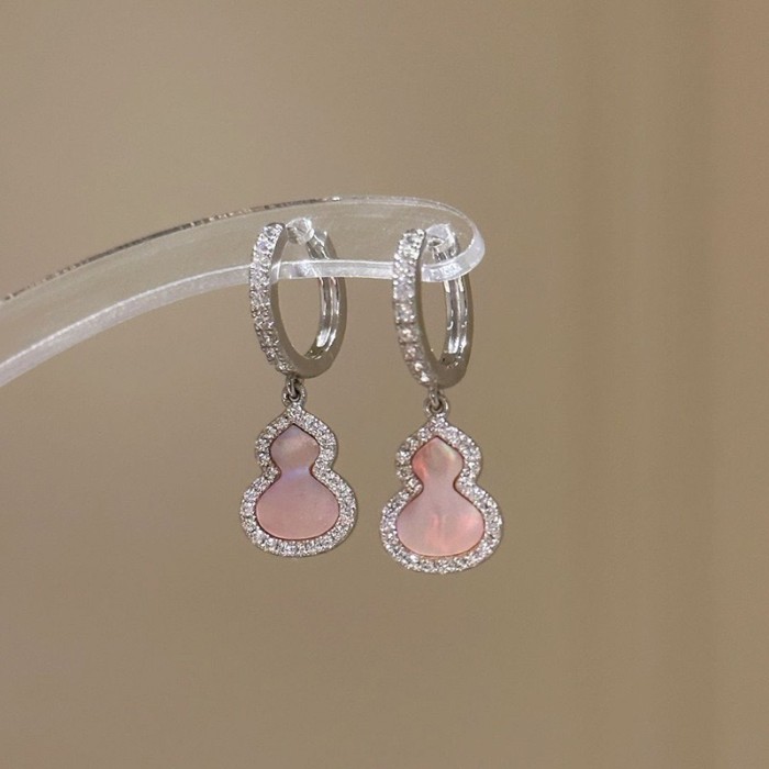 Popular on Xiaohongshu: French-style light luxury niche earrings with a sweet and cool vibe, pink fortune and prosperity studs