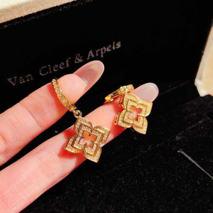 Brushed Italian Hollow Buccellati-style Earrings, French Vintage Starburst Diamond-embellished Four-leaf Clover Earrings, Light Luxury Women's Drop Earrings