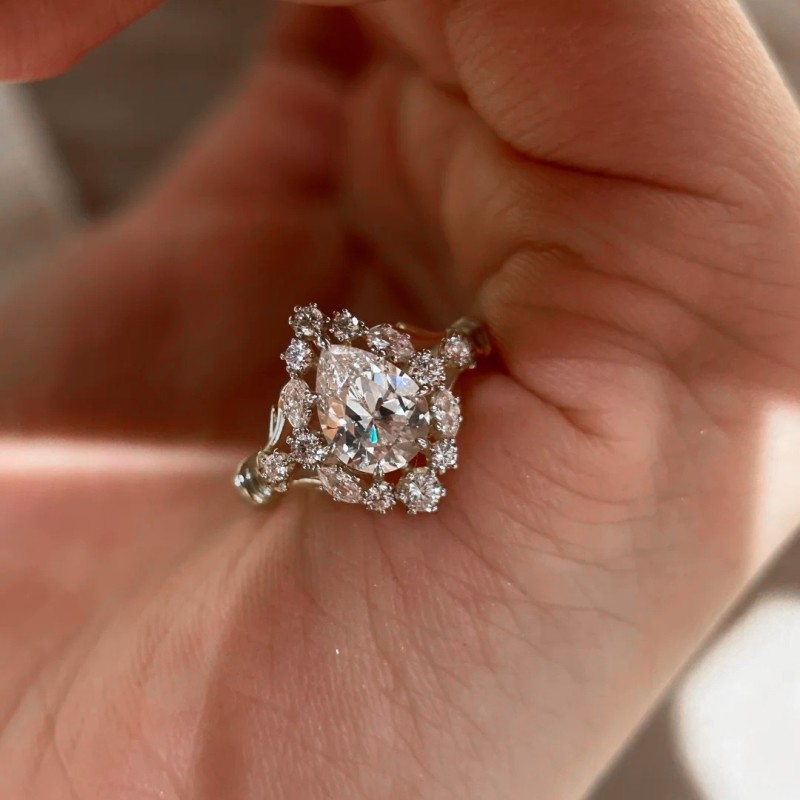 Vintage European Medieval Water Drop Ring, Ins-style Luxurious and Fashionable Medieval Diamond-encrusted Pear-shaped Wedding Ring for Women