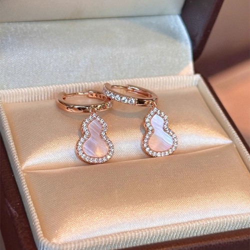 Popular on Xiaohongshu: French-style light luxury niche earrings with a sweet and cool vibe, pink fortune and prosperity studs