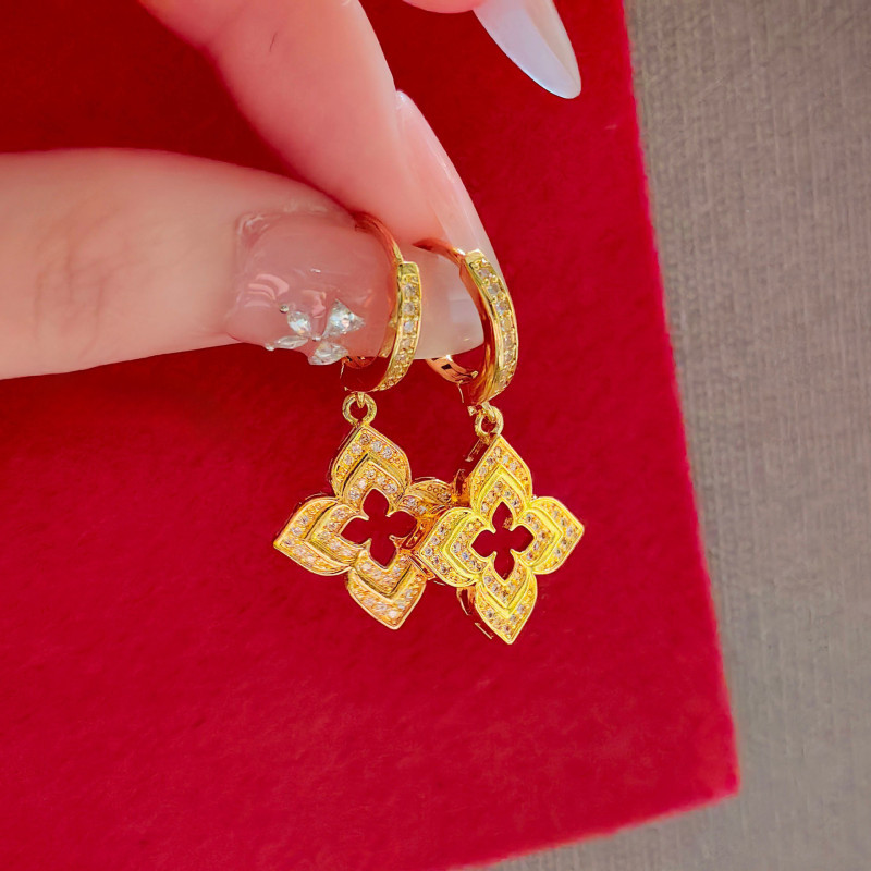 Brushed Italian Hollow Buccellati-style Earrings, French Vintage Starburst Diamond-embellished Four-leaf Clover Earrings, Light Luxury Women's Drop Earrings