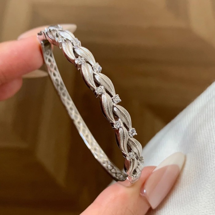New Chinese-style brushed willow leaf bracelet, fashionable, light luxury, high-end feel, gold-plated, diamond-embellished tree leaf bracelet jewelry for women