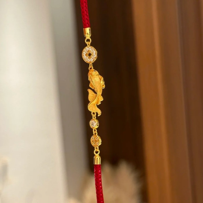New Chinese-style retro elegant red string braided bracelet with koi fish and coins, featuring a high-end feel, adorned with diamonds, luxurious and exquisite hand jewelry