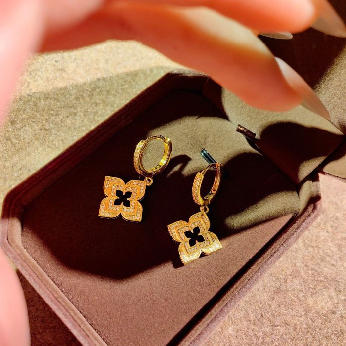 Brushed Italian Hollow Buccellati-style Earrings, French Vintage Starburst Diamond-embellished Four-leaf Clover Earrings, Light Luxury Women's Drop Earrings