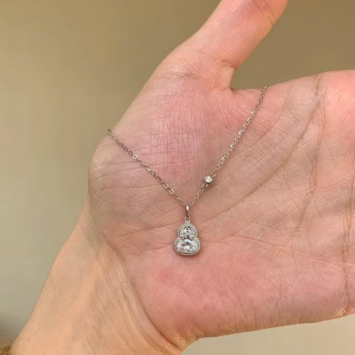 New Chinese-style white diamond gourd necklace for women, light luxury, fashionable and versatile, small gourd pendant, high-end fortune and prosperity collarbone chain