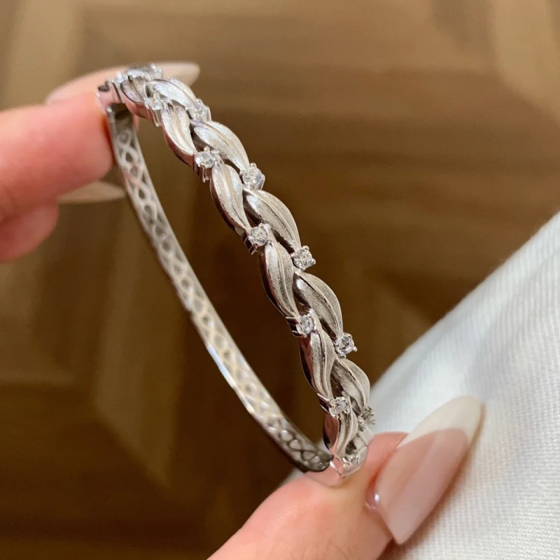 New Chinese-style brushed willow leaf bracelet, fashionable, light luxury, high-end feel, gold-plated, diamond-embellished tree leaf bracelet jewelry for women