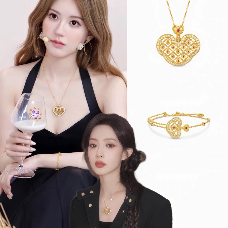 Zhao Lu Si's same style cloud-patterned Ruyi lock bag, new Chinese-style hollow diamond-encrusted gold-plated red corundum bracelet for women