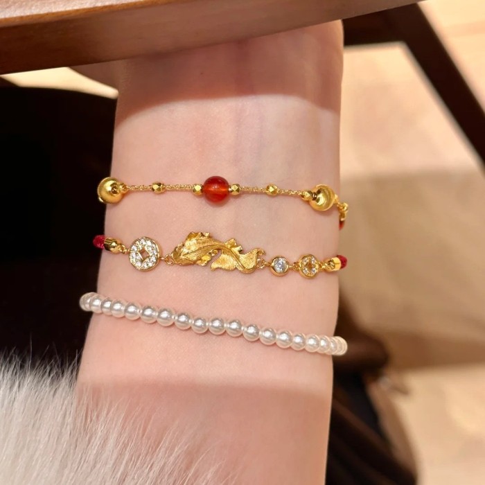New Chinese-style retro elegant red string braided bracelet with koi fish and coins, featuring a high-end feel, adorned with diamonds, luxurious and exquisite hand jewelry