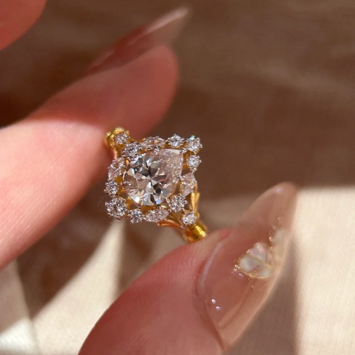 Vintage European Medieval Water Drop Ring, Ins-style Luxurious and Fashionable Medieval Diamond-encrusted Pear-shaped Wedding Ring for Women