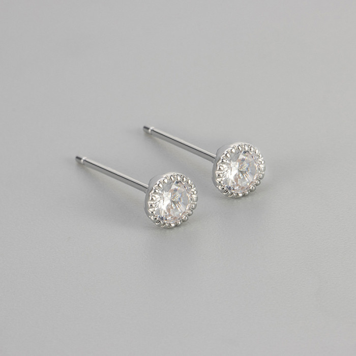 Minimalist Versatile Zircon Earrings for Women, Compact and Unique Design, Suitable for Daily Commuting, Exquisite Ea...