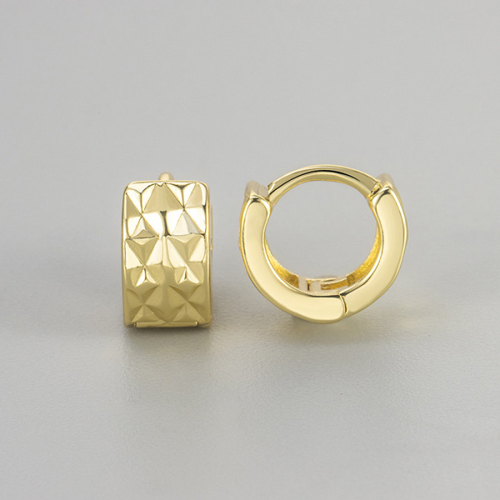 Minimalist Geometric Wide-carved Hoop Earrings for Men and Women, Plated in Imitation Gold and Silver, Fashion Versat...