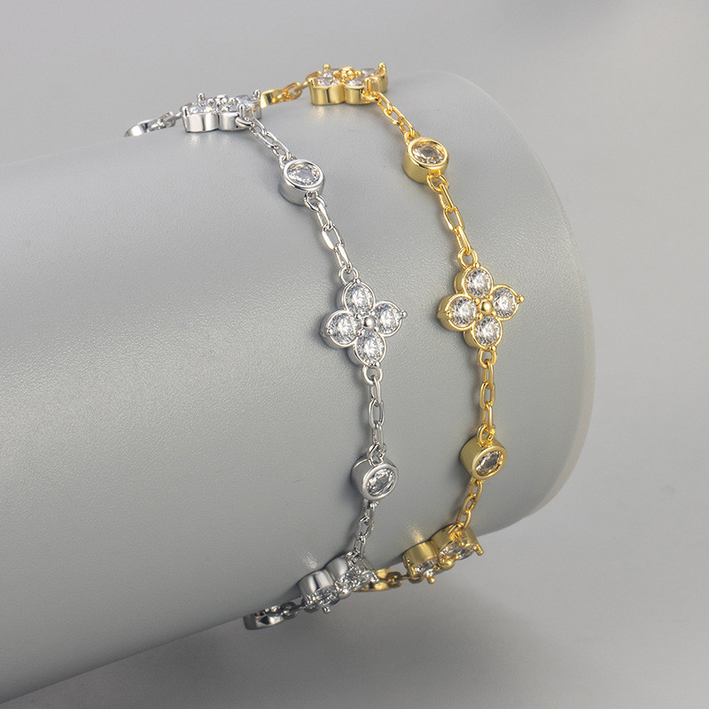 French-style Stone-Encrusted Four-leaf Clover Bracelet for Women, Featuring a Light Luxury Fashion Style and a High...