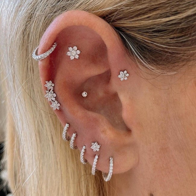 Style Hoop Earrings, Fresh and Delicate, with Zirconia Flowers, 925 Silver Pins, Copper Plated with 18K Real Gold, Wo...