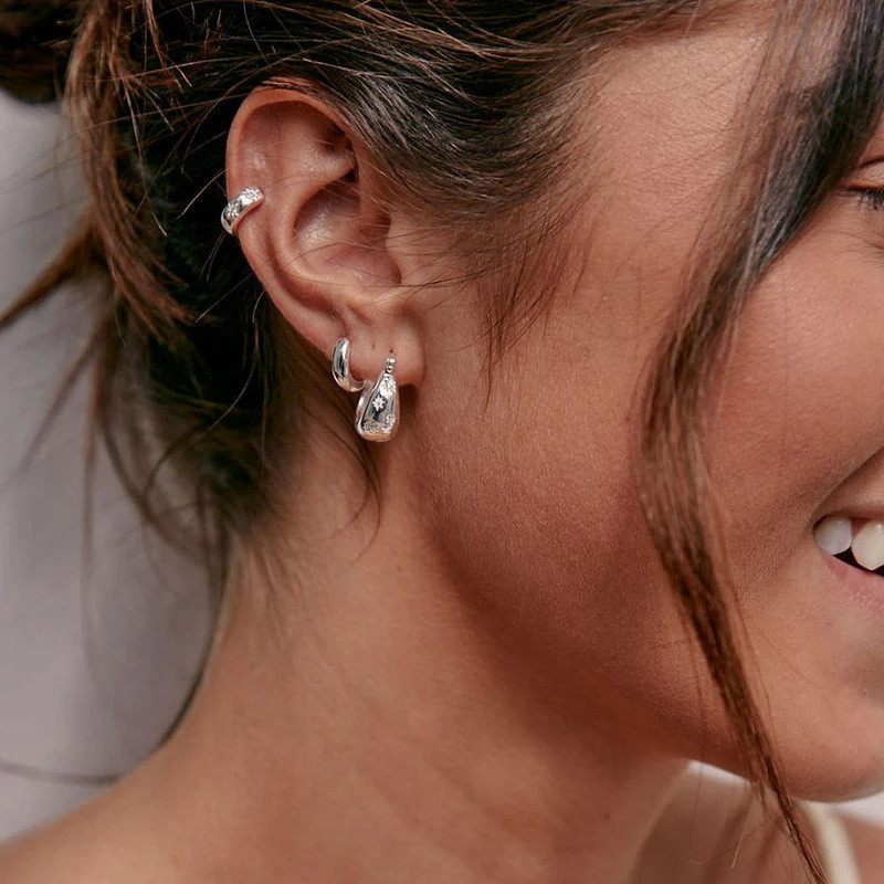 Simple Copper Plated with 18K Real Gold Exquisite Round Hoop Earrings for Women, Fashionable Versatile Eight-pointed...