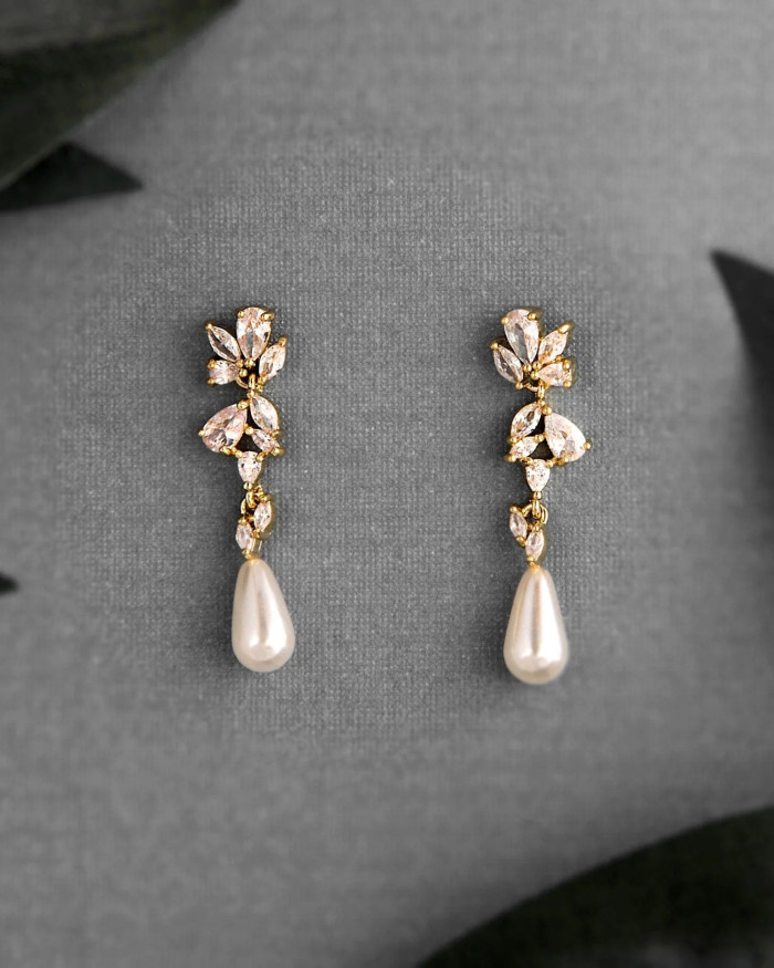 Ice Crystal Zircon Earrings for Women, Exquisite and Ethereal Bridal Pearl Pendant Earrings, Elegant and Stylish Earr...