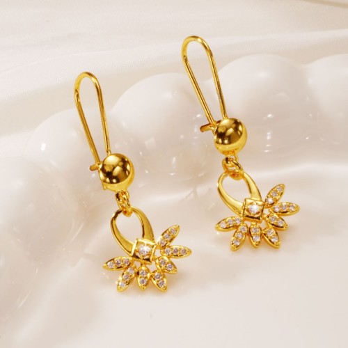 Gold Plated Copper Floral Stud Earrings for Women, Light Luxury, Exquisite, Fashionable, Versatile Earrings, Niche De...