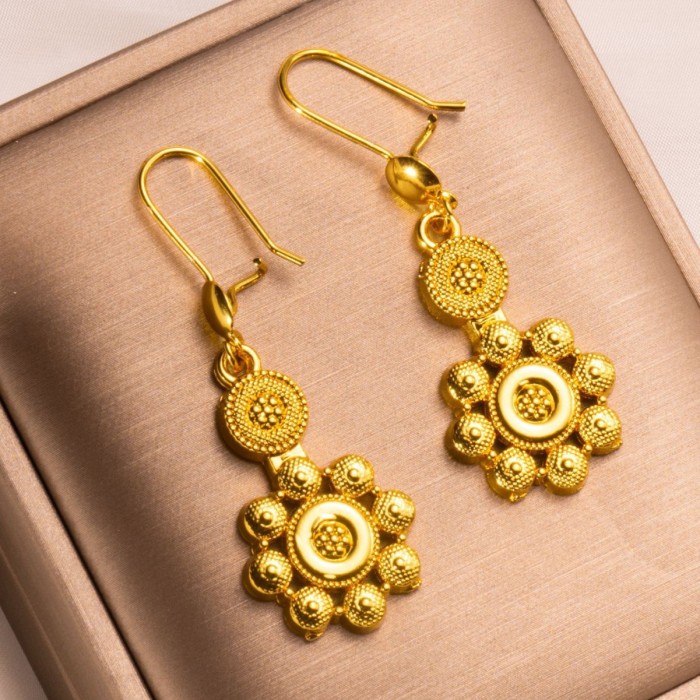 Cross-border Vietnamese gold-plated geometric long tassel abacus earrings, made of durable copper with a 24K gold coating that won't fade, featuring square pendants