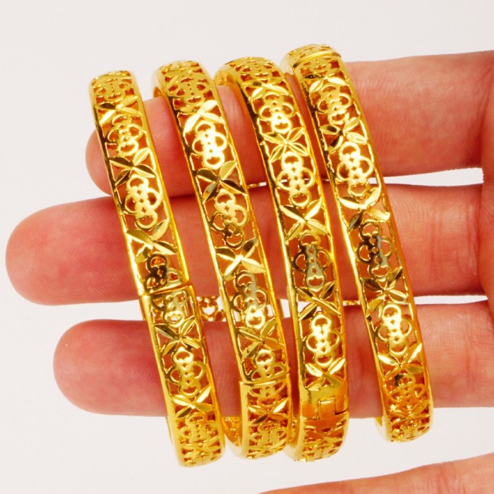 Four-Leaf Clover Hollow Gold Plated Bracelet