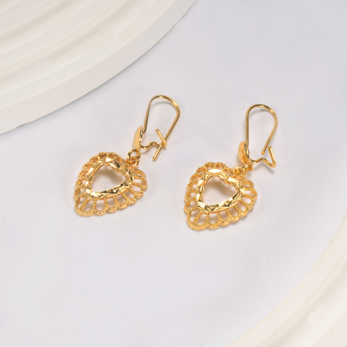 European and American Dubai niche Valentine's Day Indian gold series earrings, sweet hollow heart enamel, light luxury and elegant earrings