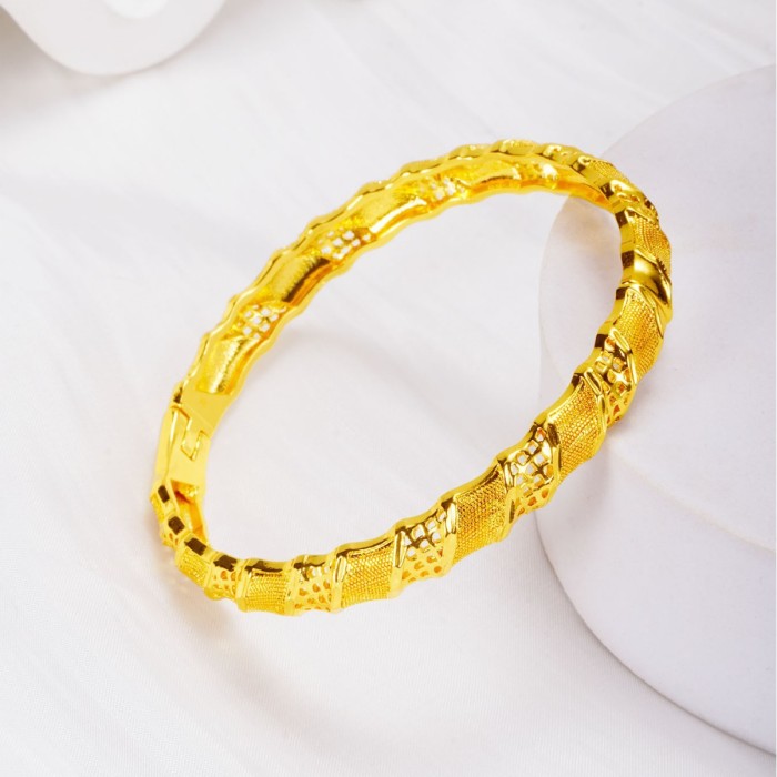 Hollow-Out Gold Plated Bangle Bracelet for Women, Fashion Statement Jewelry Wholesale